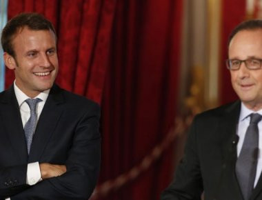 Γαλλία: Δίπλα-δίπλα Μακρόν και Ολάντ στην τελετή για τον Β' Παγκόσμιο